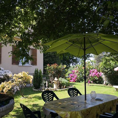 Au Jardin Fleuri Bed & Breakfast Secondigny Eksteriør bilde