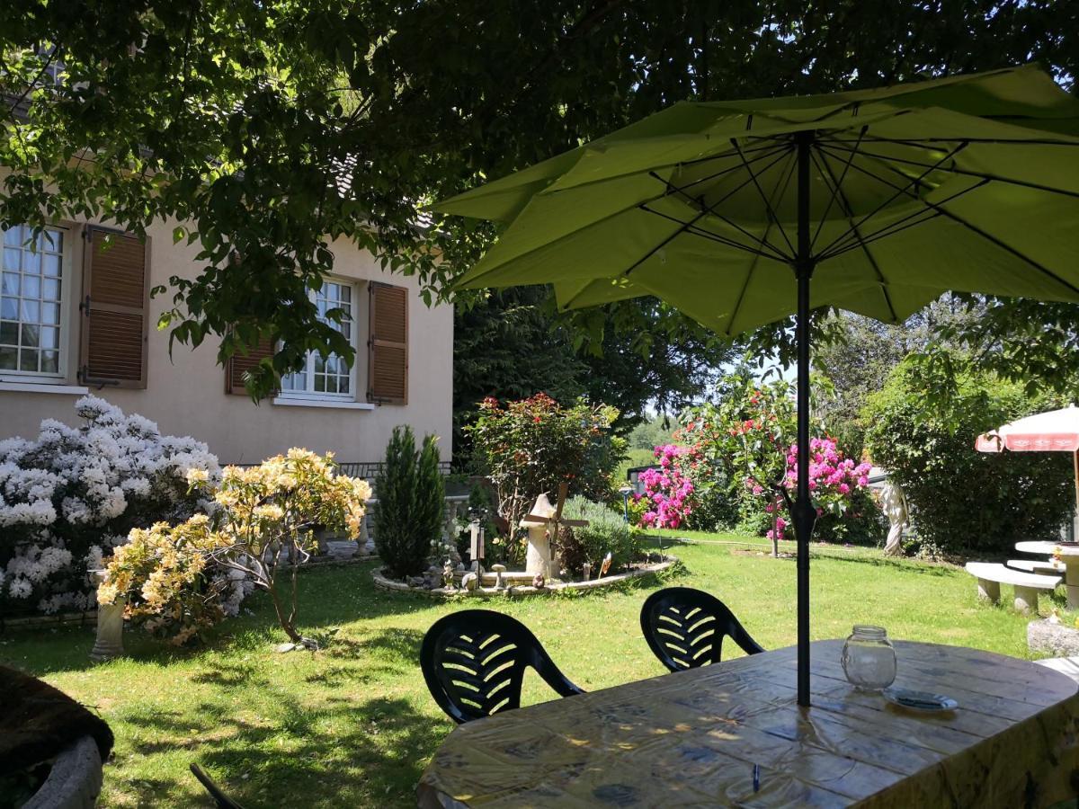 Au Jardin Fleuri Bed & Breakfast Secondigny Eksteriør bilde