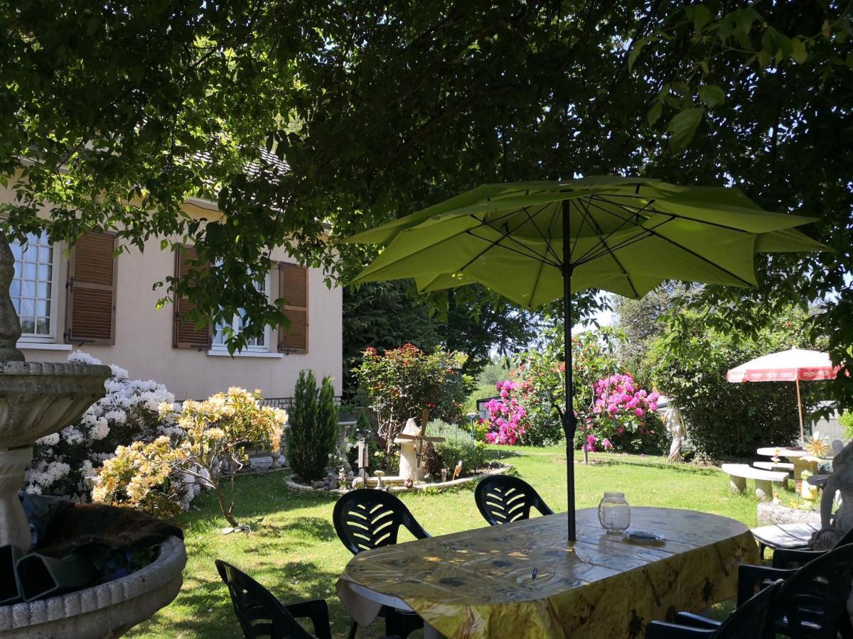 Au Jardin Fleuri Bed & Breakfast Secondigny Eksteriør bilde