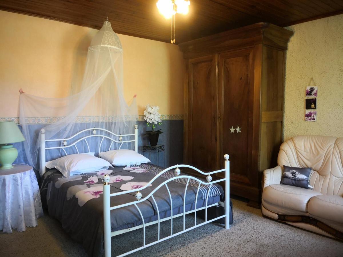 Au Jardin Fleuri Bed & Breakfast Secondigny Eksteriør bilde